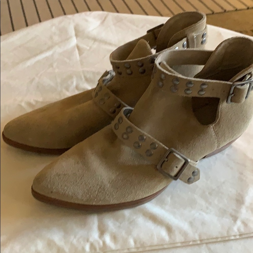 Women’s Matisse suede booties